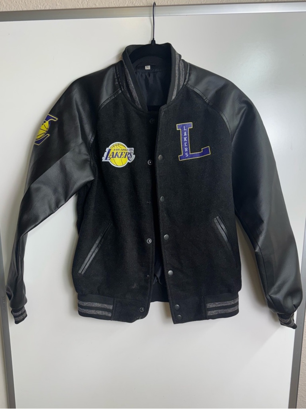 Los Angeles Lakers Varsity Jacket Mens Large Black Faux Leather Sleeves NBA Fan - Picture 2 of 7